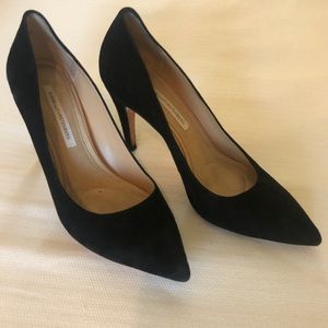 Diane von Furstenberg black suede pumps size 8 1/2